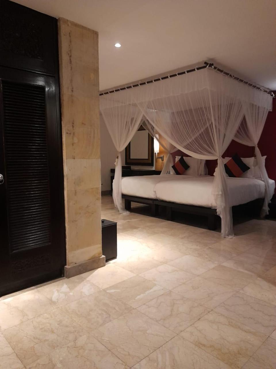 The Royal Beach Seminyak  Luaran gambar